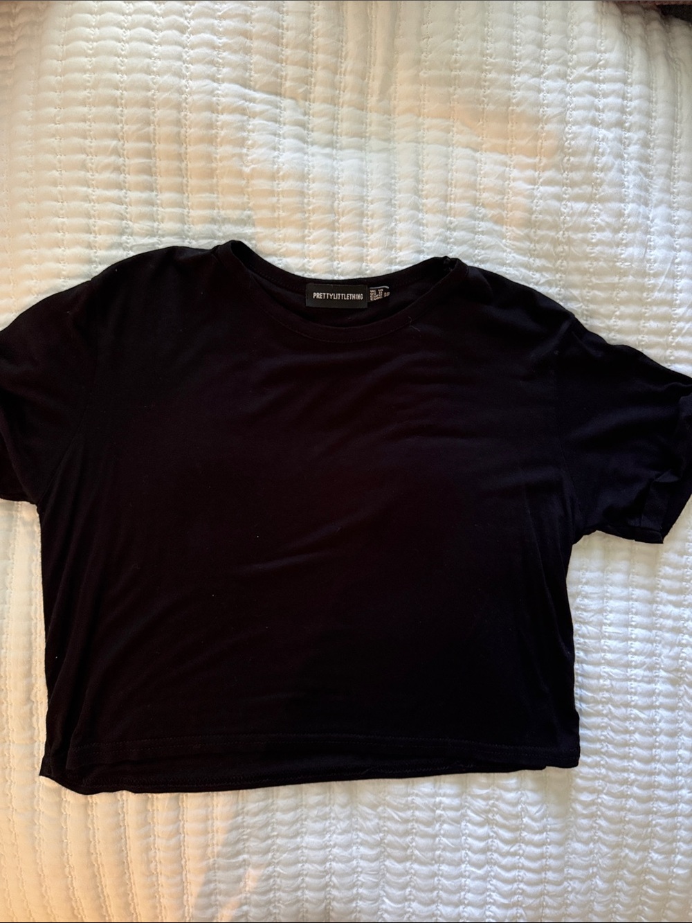 PrettyLittleThing Black Cropped Tee